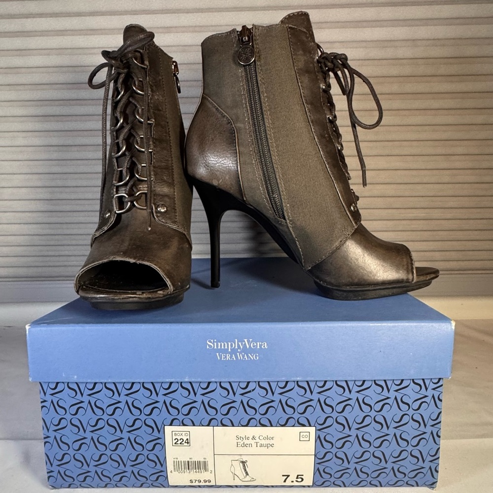 Chic & Elegant Vera Wang Lace-Up Peep-Toe High Heel Ankle Boots – Size 7.5M - Picture 3 of 17